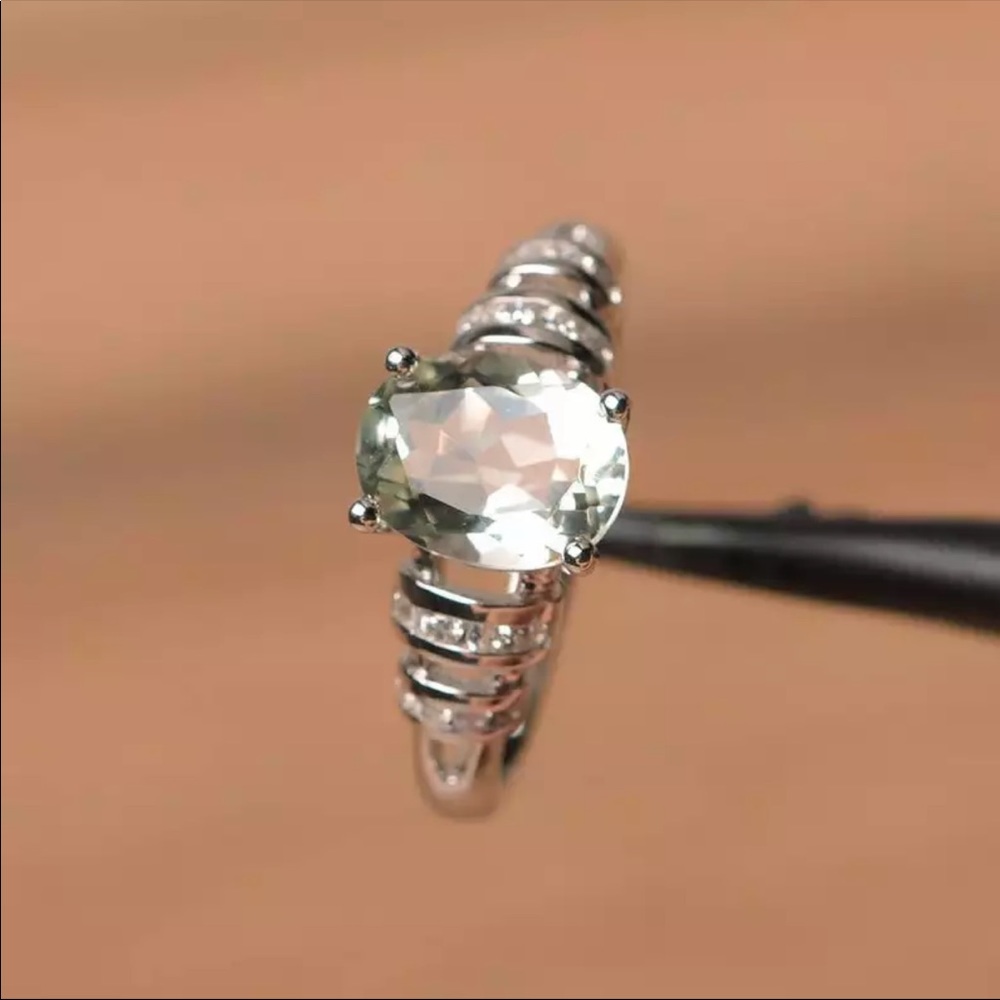 New Women’s 925 Silver Sapphire Oval Cut Ring - Picture 2 of 2